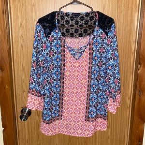 Woman’s Boho top size large